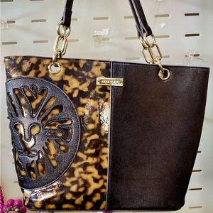 EUC Anne Klein Leopard shoulder bag
Unique leopard print & black leather